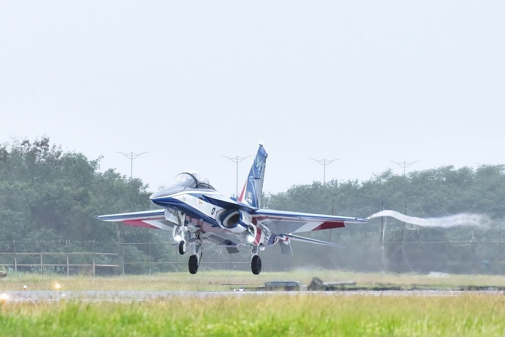 The first production T-BE5A Brave Eagle lands at Chihhang Air Base, November 29 2021. (Republic of China Air Force)