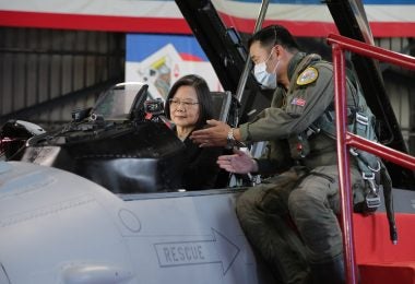 President of Tsai Ing-wen inspects the cockpit of an F-16V (Republic of China Air Force)