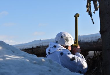 An Ukrainian soldier of the 30th Mechanized Brigade uses a periscope to surveil the surroundings of their defensive position. (30th Mechanized Brigade)