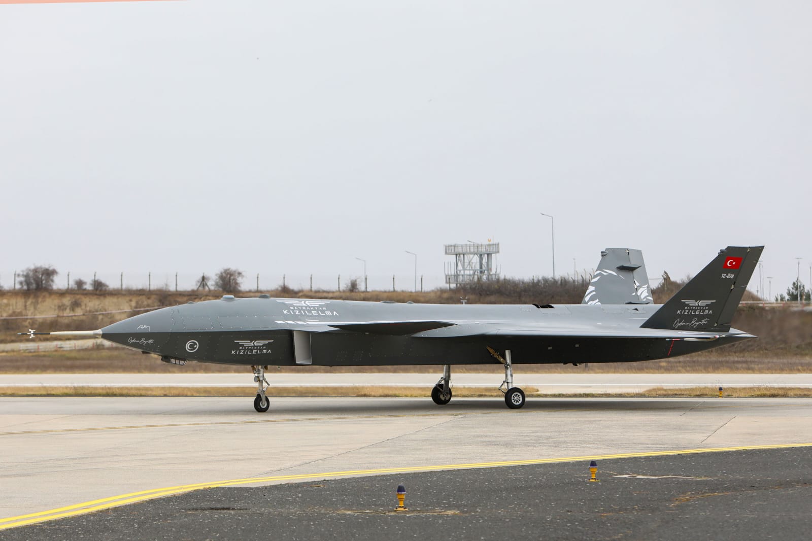 Turkey s Unmanned Fighter Aircraft Bayraktar KIZILELMA Successfully 