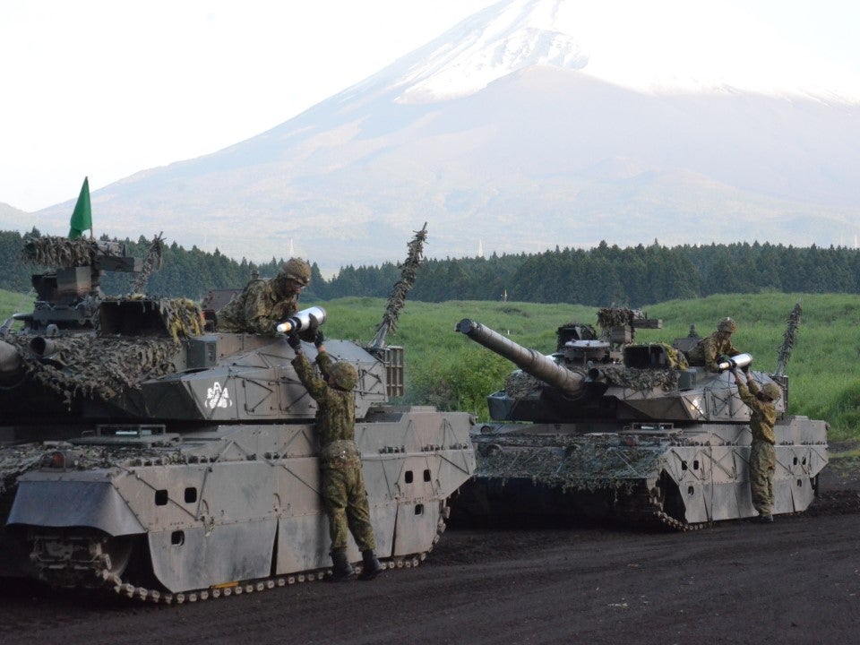 JGSDF Type 10 main battle tank crews practice during rehearsals for the 2022 Fuji Firepower Revivew (JGSDF Camp Komakado)