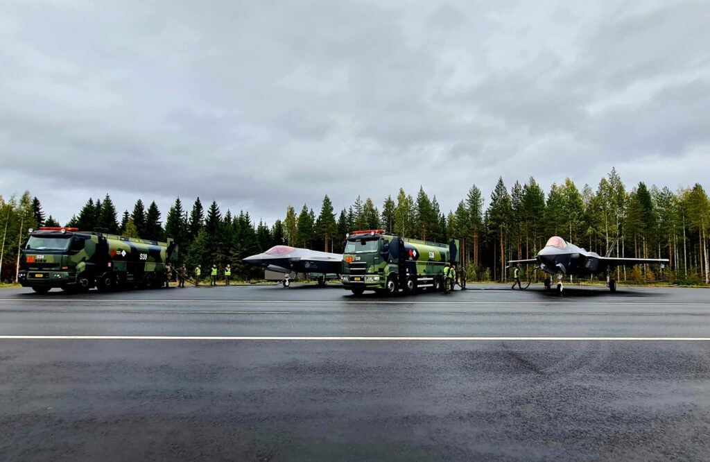 Royal Norwegian Air Force F-35s undergo a "hot pit" refuelling during road runway operations during the Baana 23 exercise in Finland (Joni Malkamäki/Finnish Air Force)