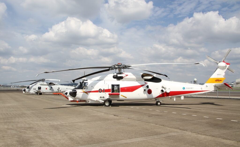 The two XSH-60L prototypes together (Mitsubishi Heavy Industries)