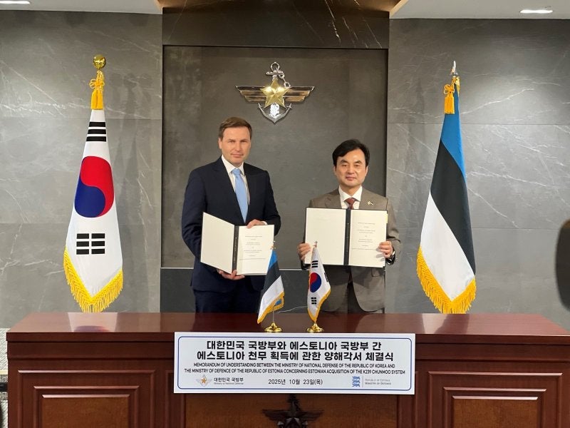 Estonian defense minister Hanno Pevkur with South Korean defense minister Ahn Gyu-back following the signing of a memorandum of understanding on Estonia's purchase of Chunmoo multiple launch rocket systems (Estonian Ministry of Defence)